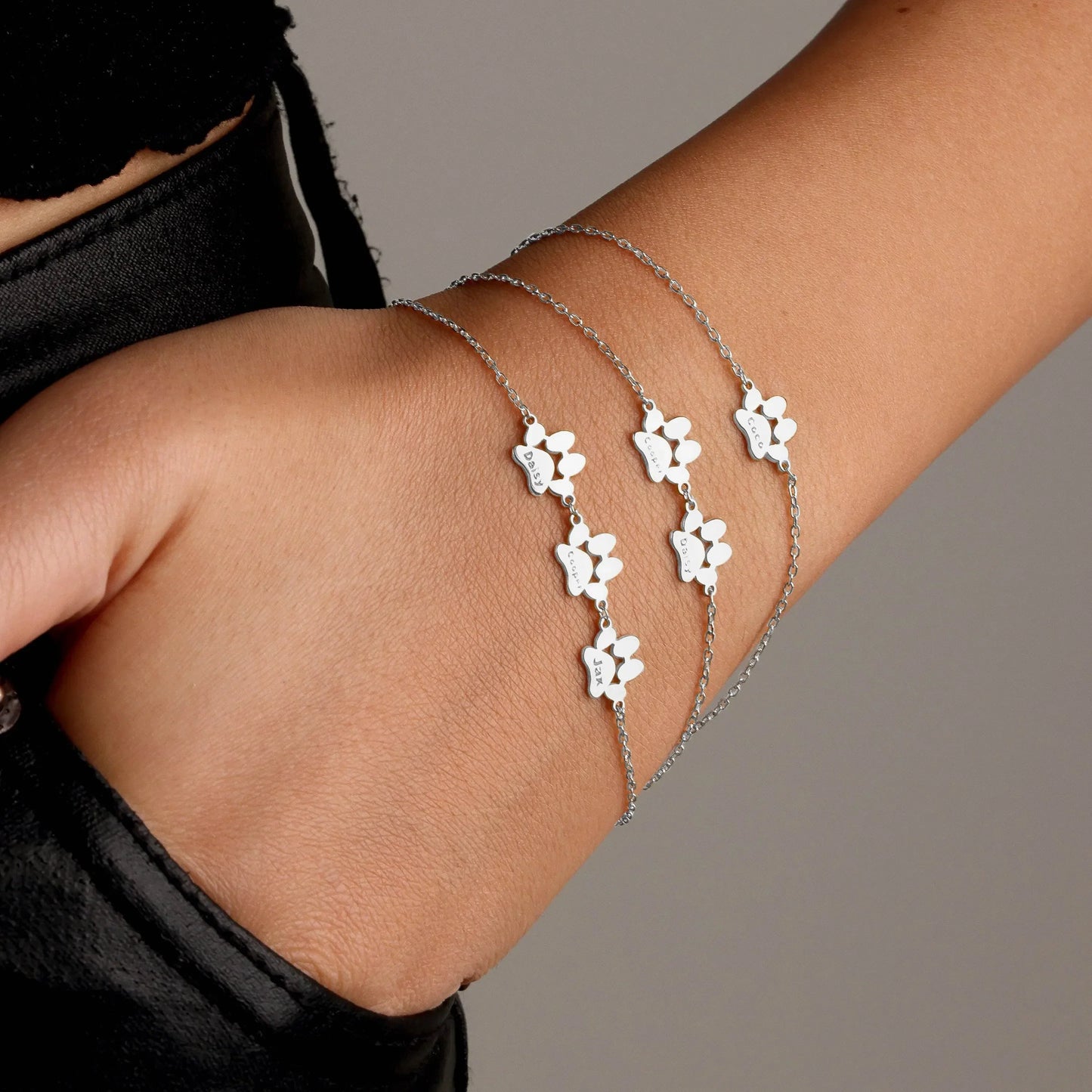 Personaliseret armbånd med Paw -formet navn