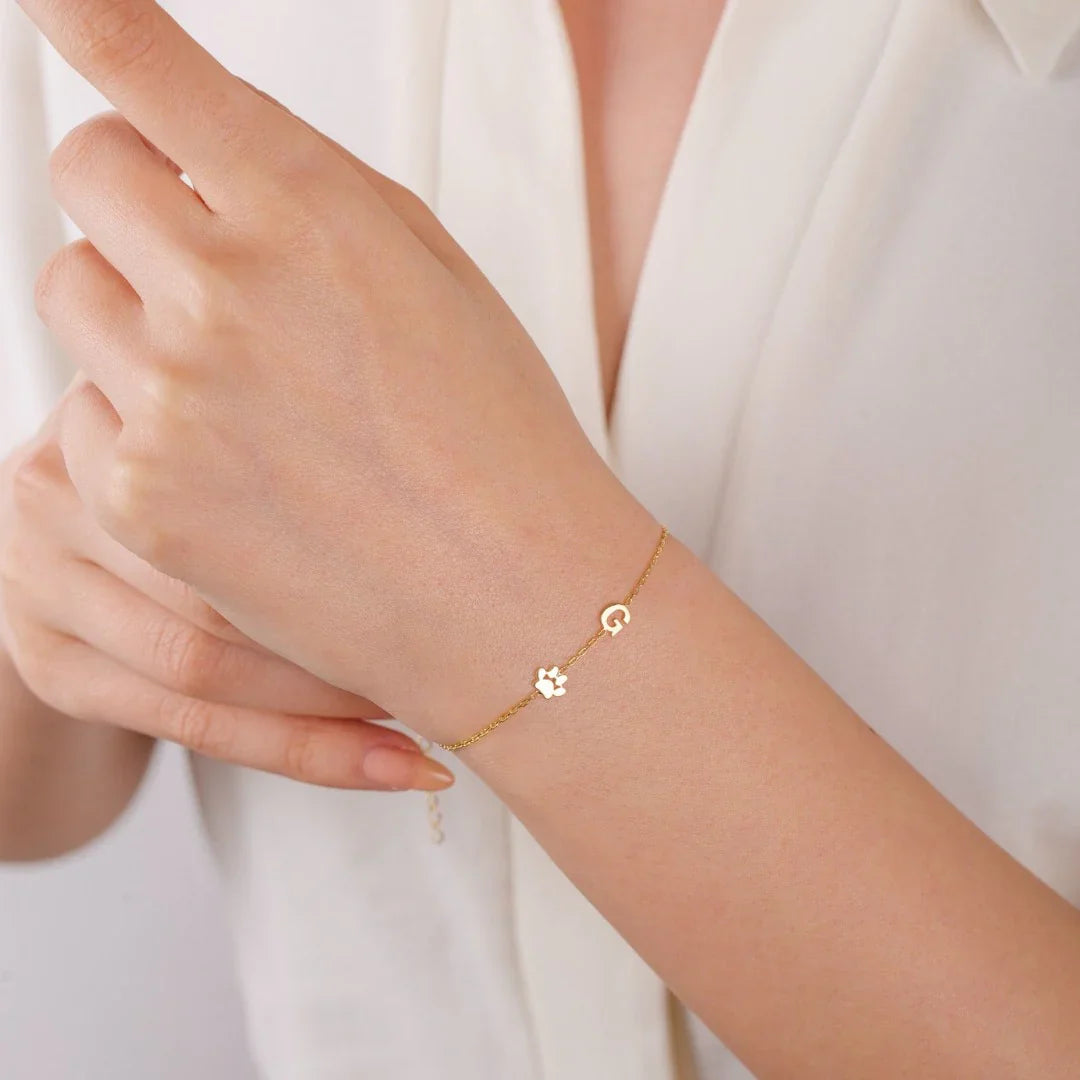 Brugerdefineret armbånd med laterale initialer