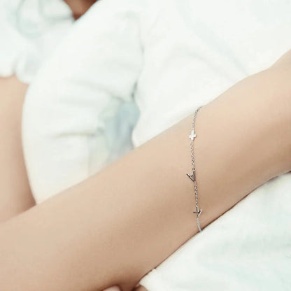Brugerdefineret armbånd med laterale initialer