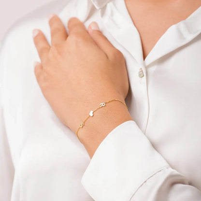 Brugerdefineret armbånd med laterale initialer